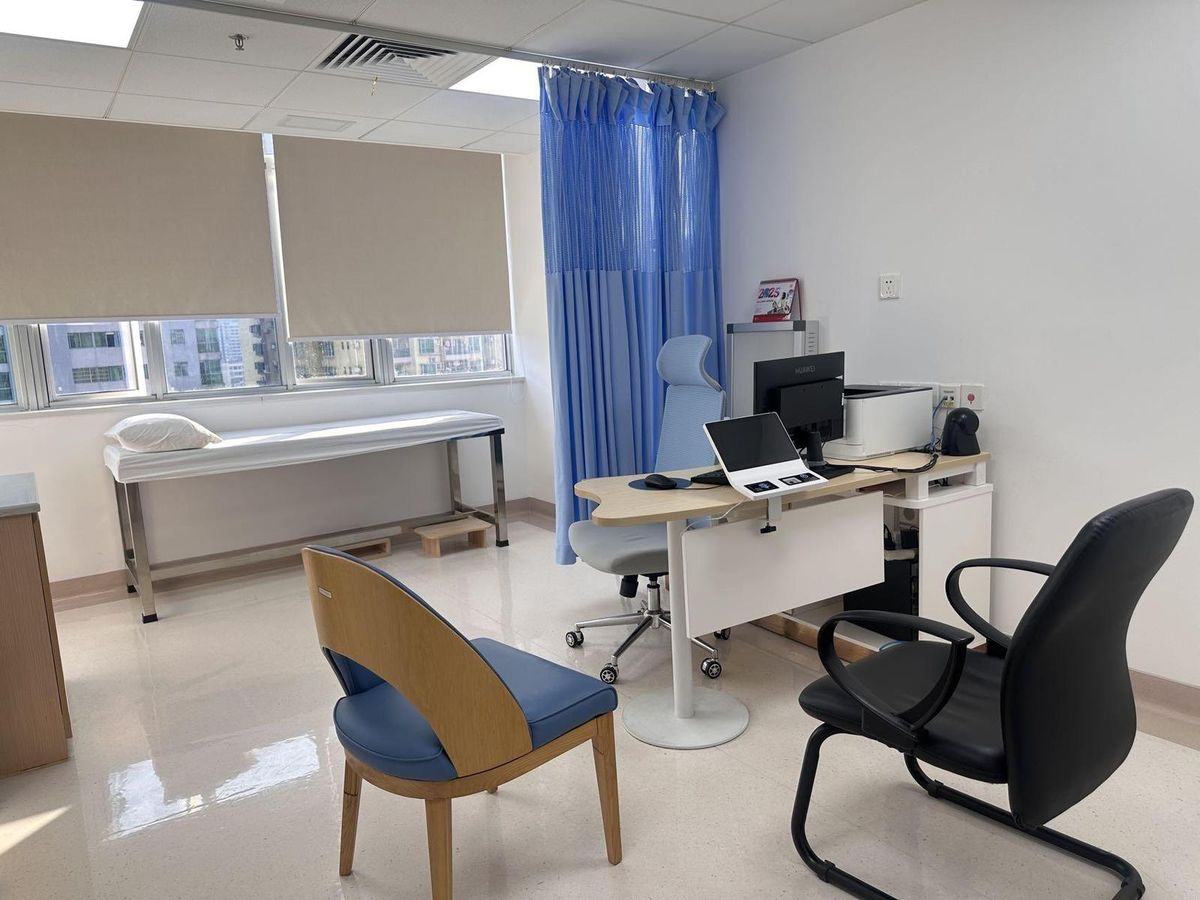 International consultation suite at a top-tier hospital in Guangzhou, China, shown unoccupied — illustrative of the hospital category